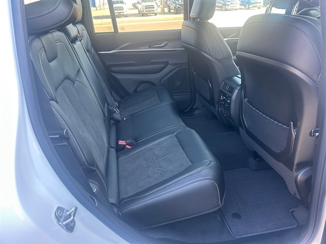 New 2026 Jeep Grand Cherokee Altitude image 16