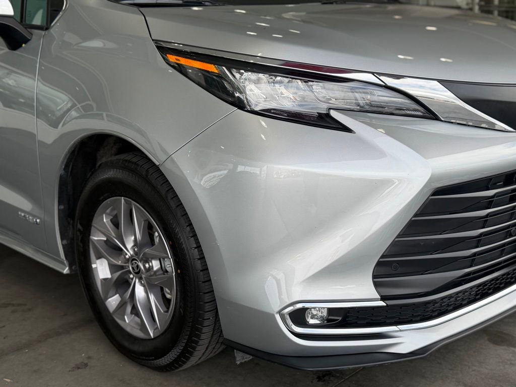 Certified 2021 Toyota Sienna XLE FWD image 9