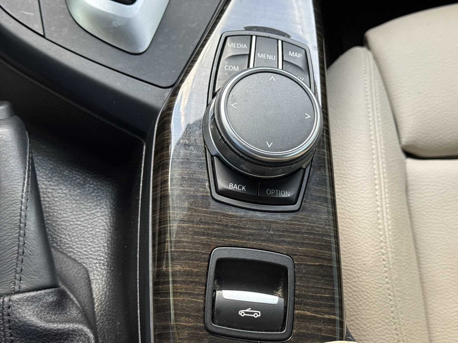 Used 2018 BMW 230i Convertible RWD image 28