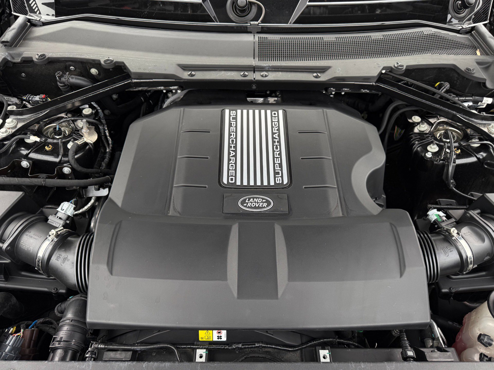 Used 2024 Land Rover Defender 110 SE image 62