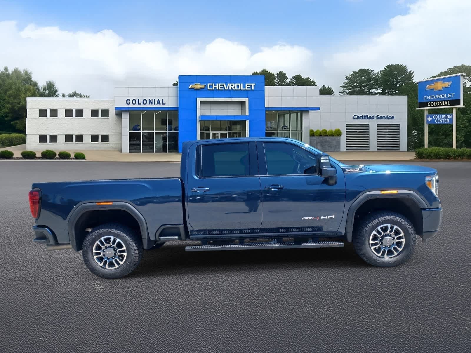 Used 2023 GMC Sierra 2500 AT4 AWD/4WD image 3
