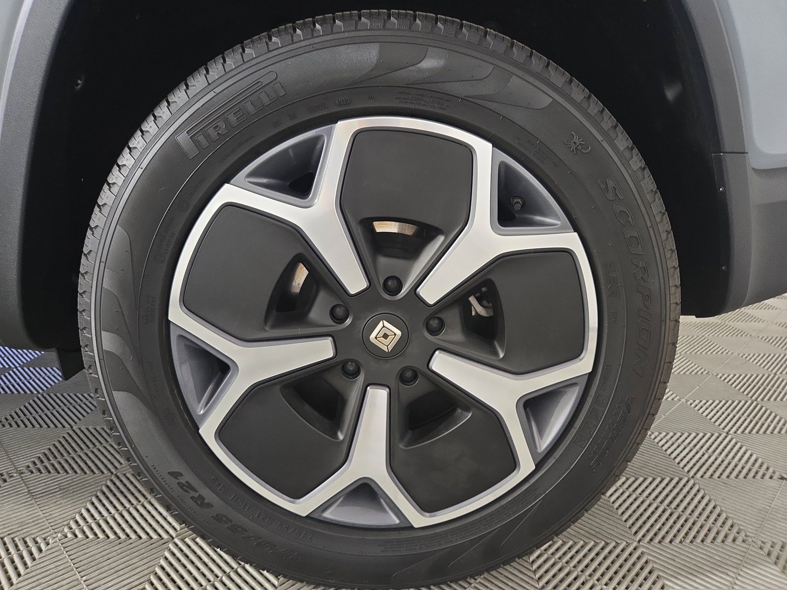 Used 2024 Rivian R1S Adventure AWD/4WD image 10
