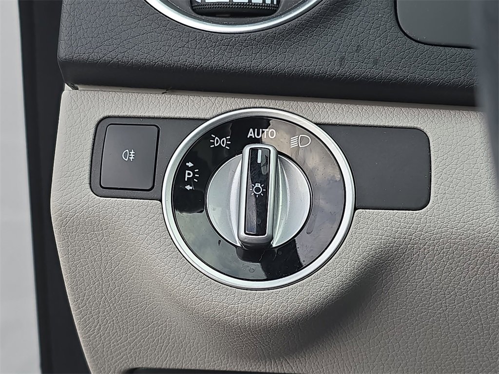 Used 2013 Mercedes-Benz C 250 Sedan image 25