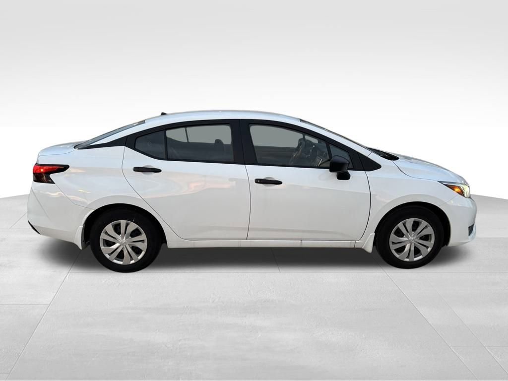 Used 2025 Nissan Versa S w/ Trunk Package image 4