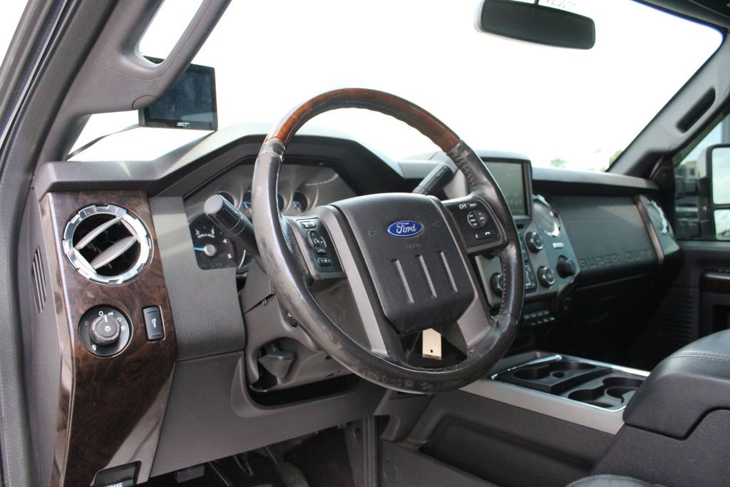 Used 2016 Ford F350 Platinum w/ Platinum Package AWD/4WD image 2