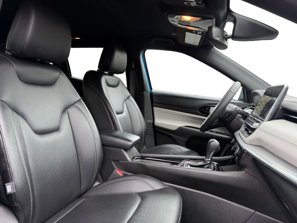 Used 2025 Jeep Compass Limited image 15