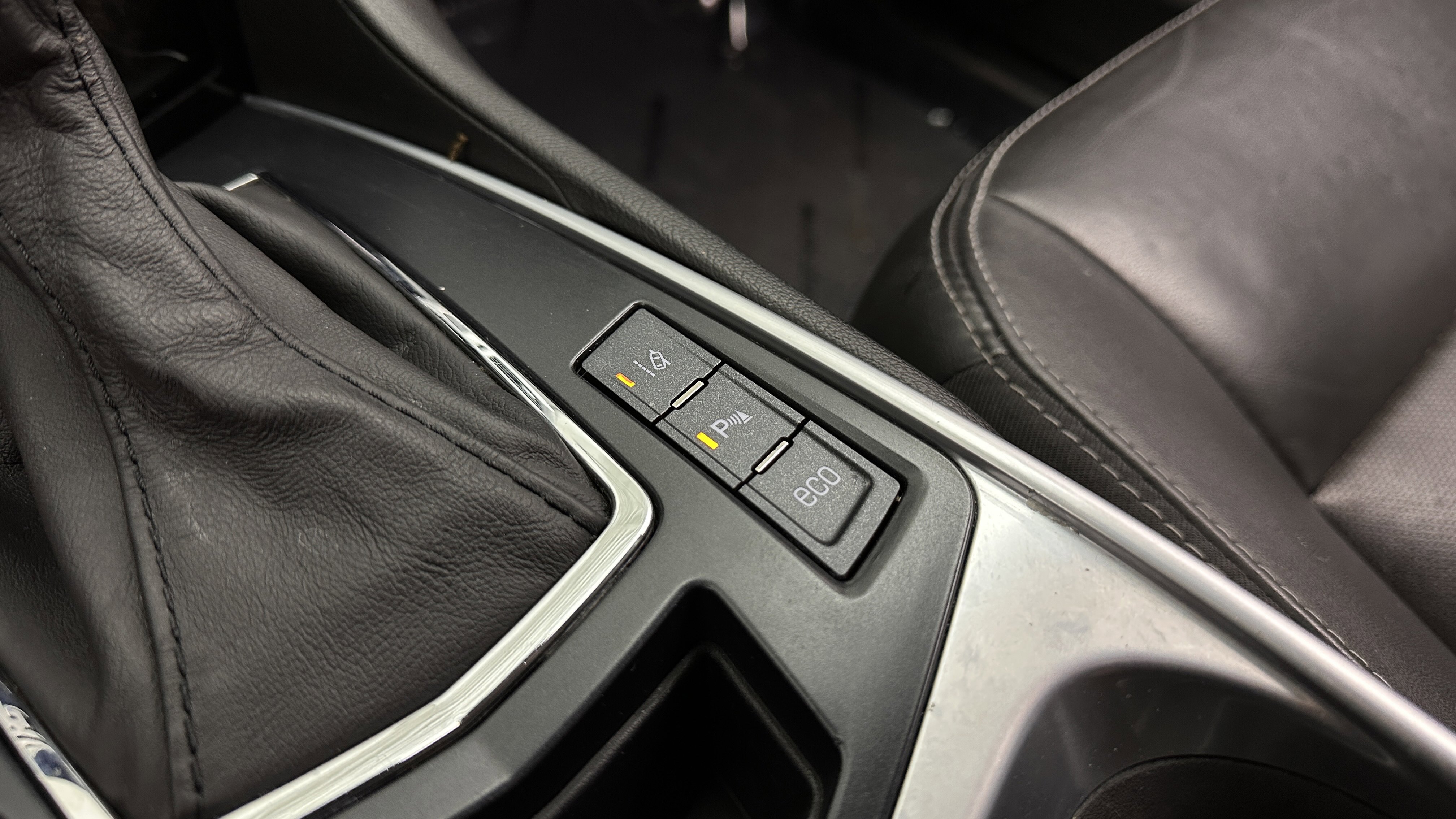 Used 2016 Cadillac SRX Premium w/ Driver Assist Package FWD image 17