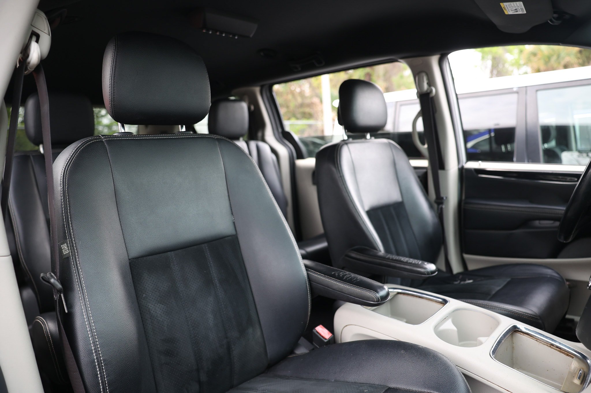 Used 2018 Dodge Grand Caravan SXT FWD image 22