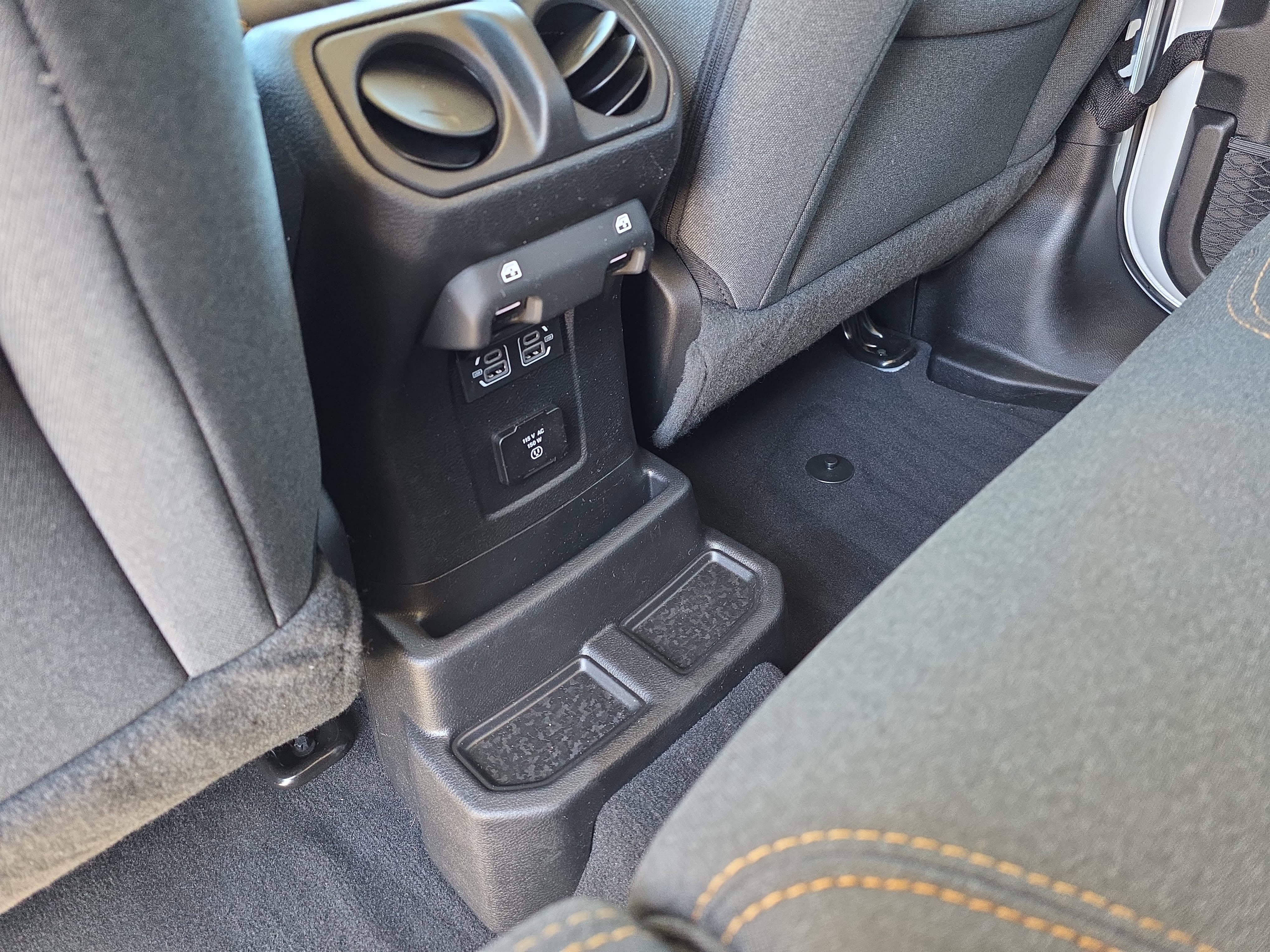 Used 2025 Jeep Wrangler Unlimited Sahara AWD/4WD image 12