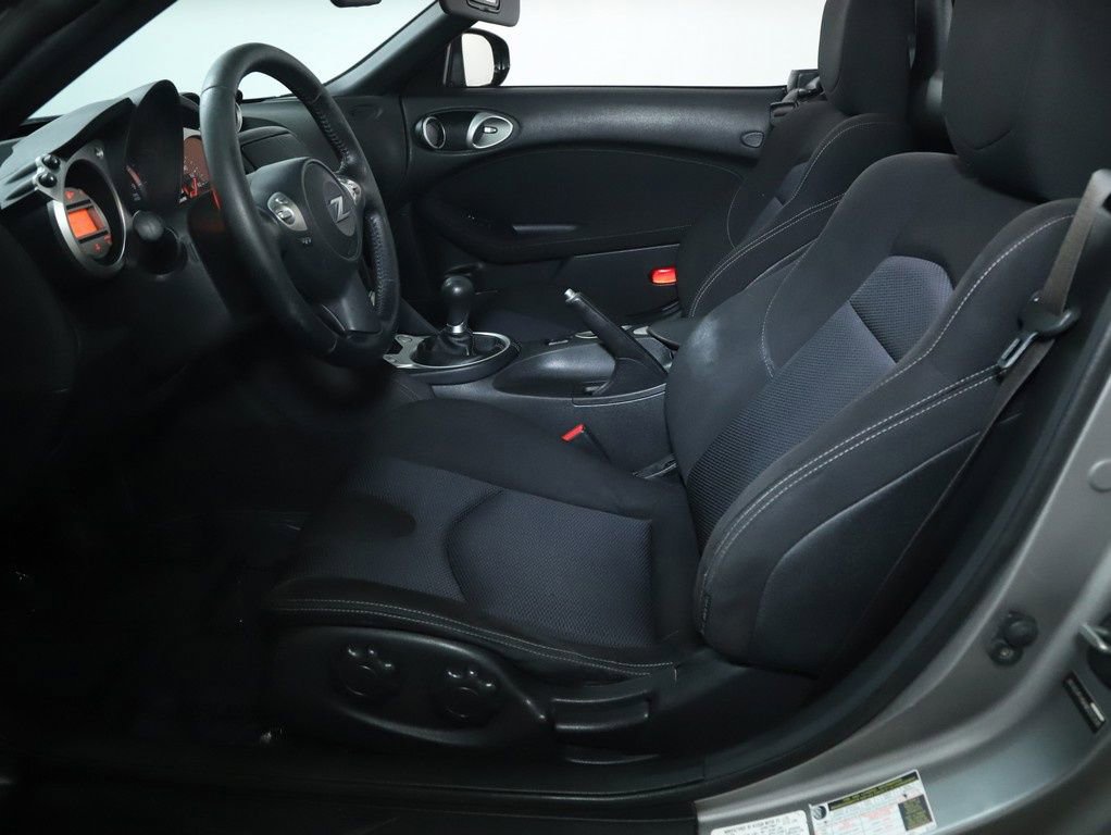 Used 2010 Nissan 370Z Roadster RWD image 19