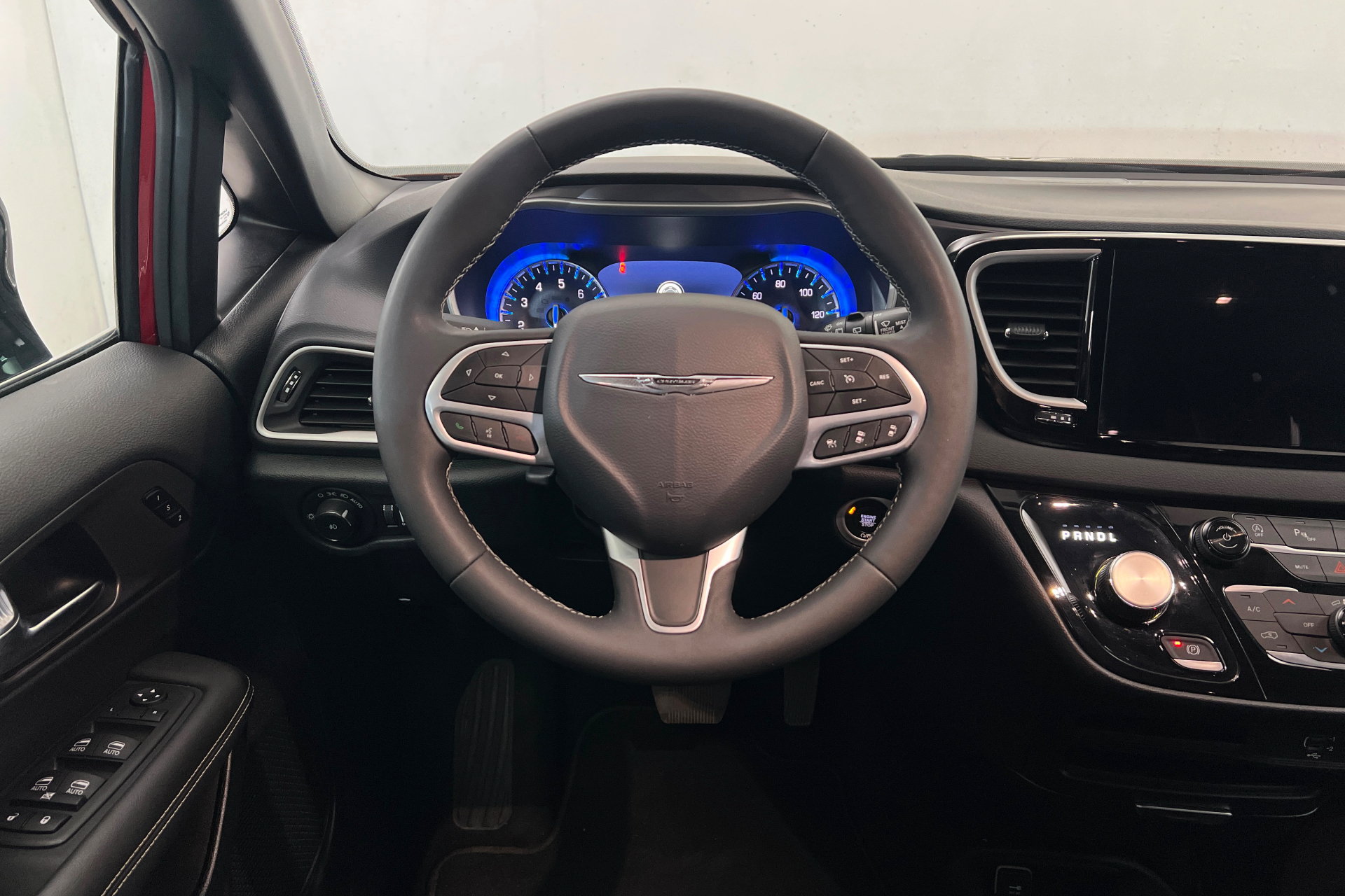 Used 2026 Chrysler Pacifica Select FWD image 12