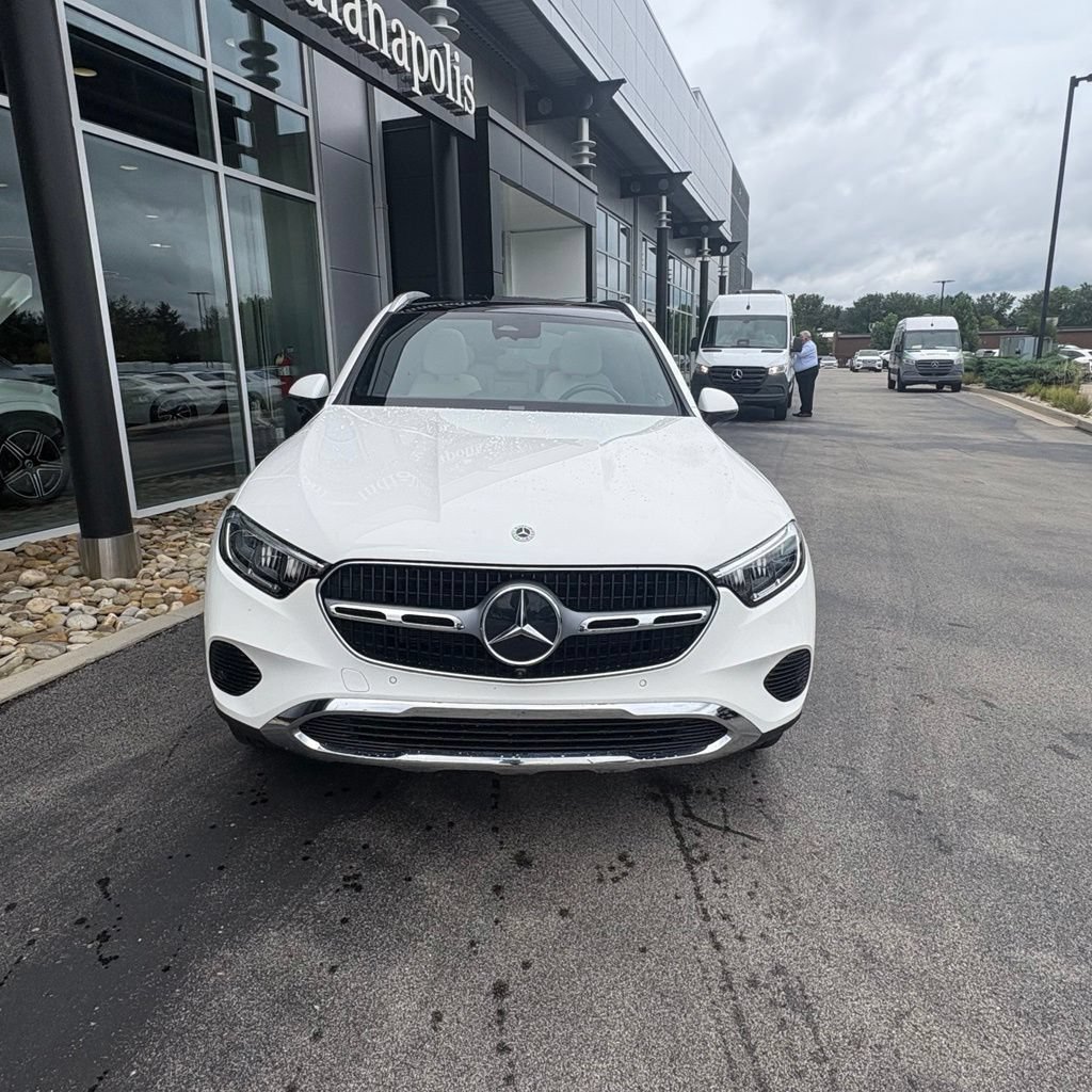Used 2023 Mercedes-Benz GLC 300 4MATIC image 3