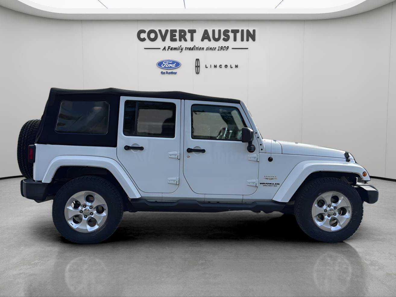 Used 2015 Jeep Wrangler Unlimited Sahara w/ Connectivity Group AWD/4WD image 8