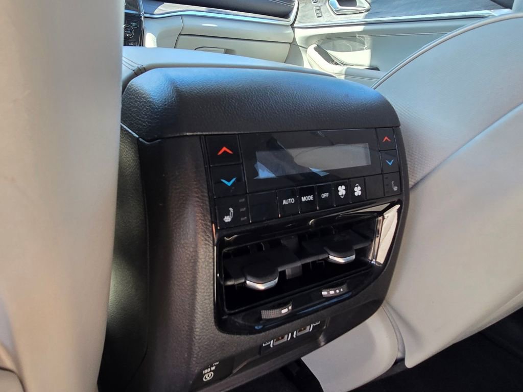 Used 2022 Jeep Grand Cherokee Overland w/ Luxury Tech Group IV image 16