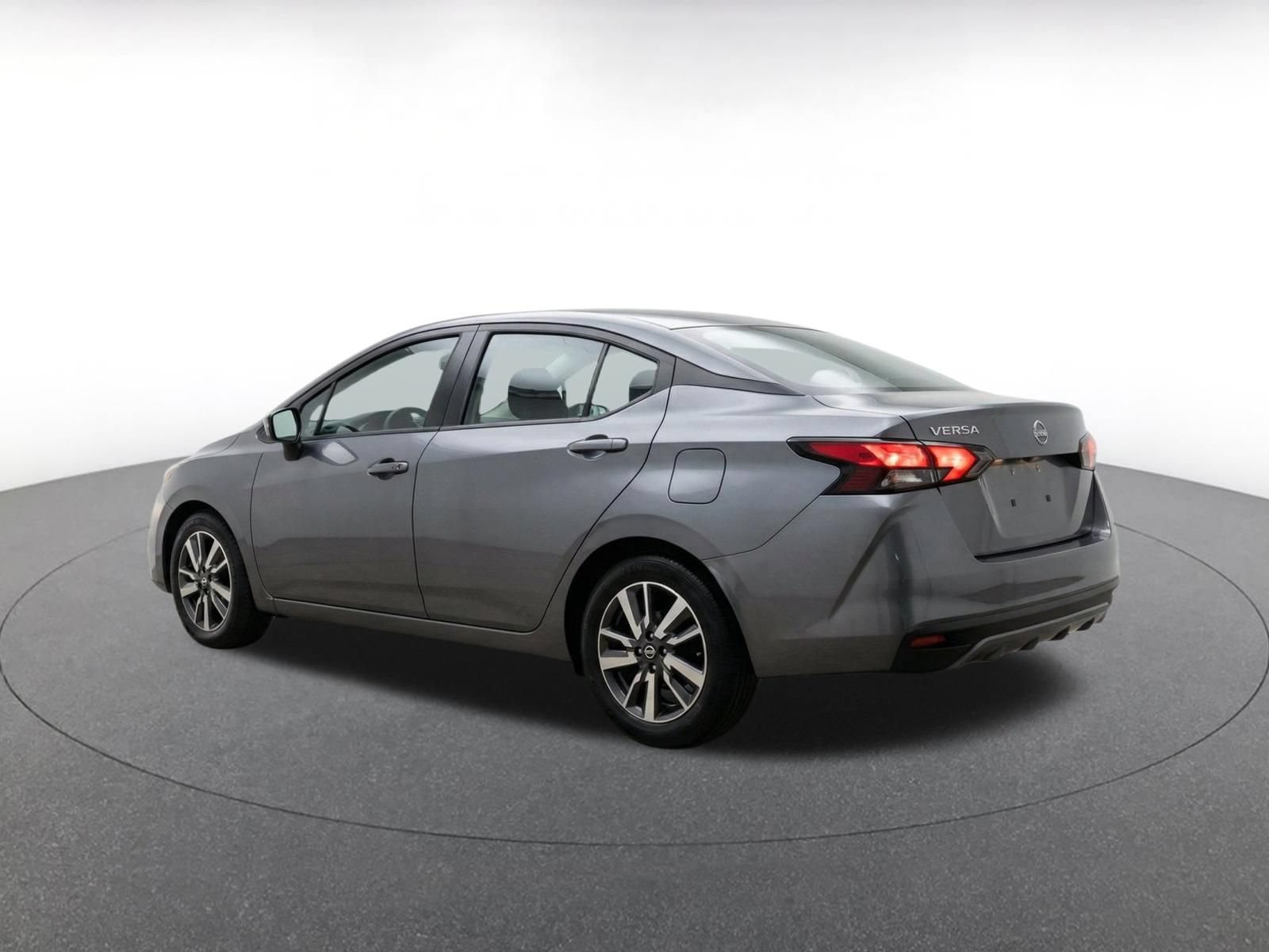 Used 2025 Nissan Versa SV FWD image 5