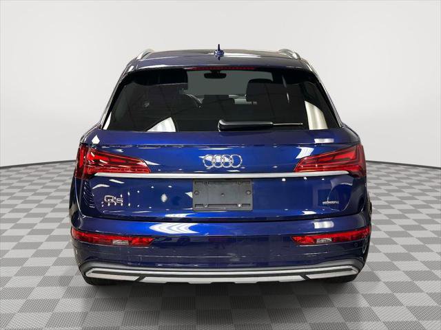 Used 2023 Audi Q5 2.0T Premium w/ Convenience Package AWD/4WD image 3