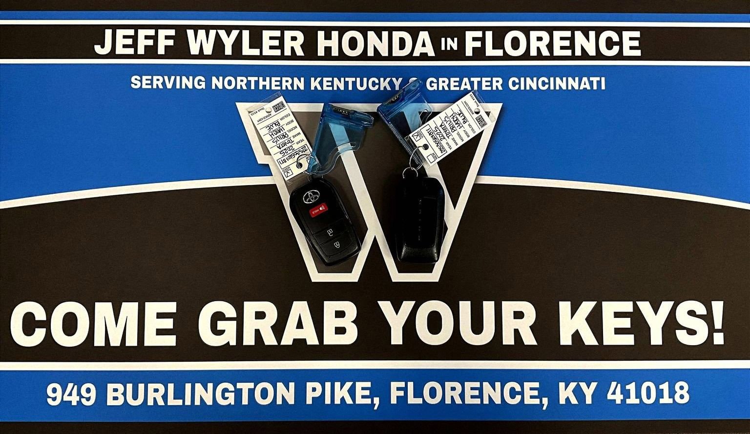 Used 2025 Toyota Prius LE FWD image 35