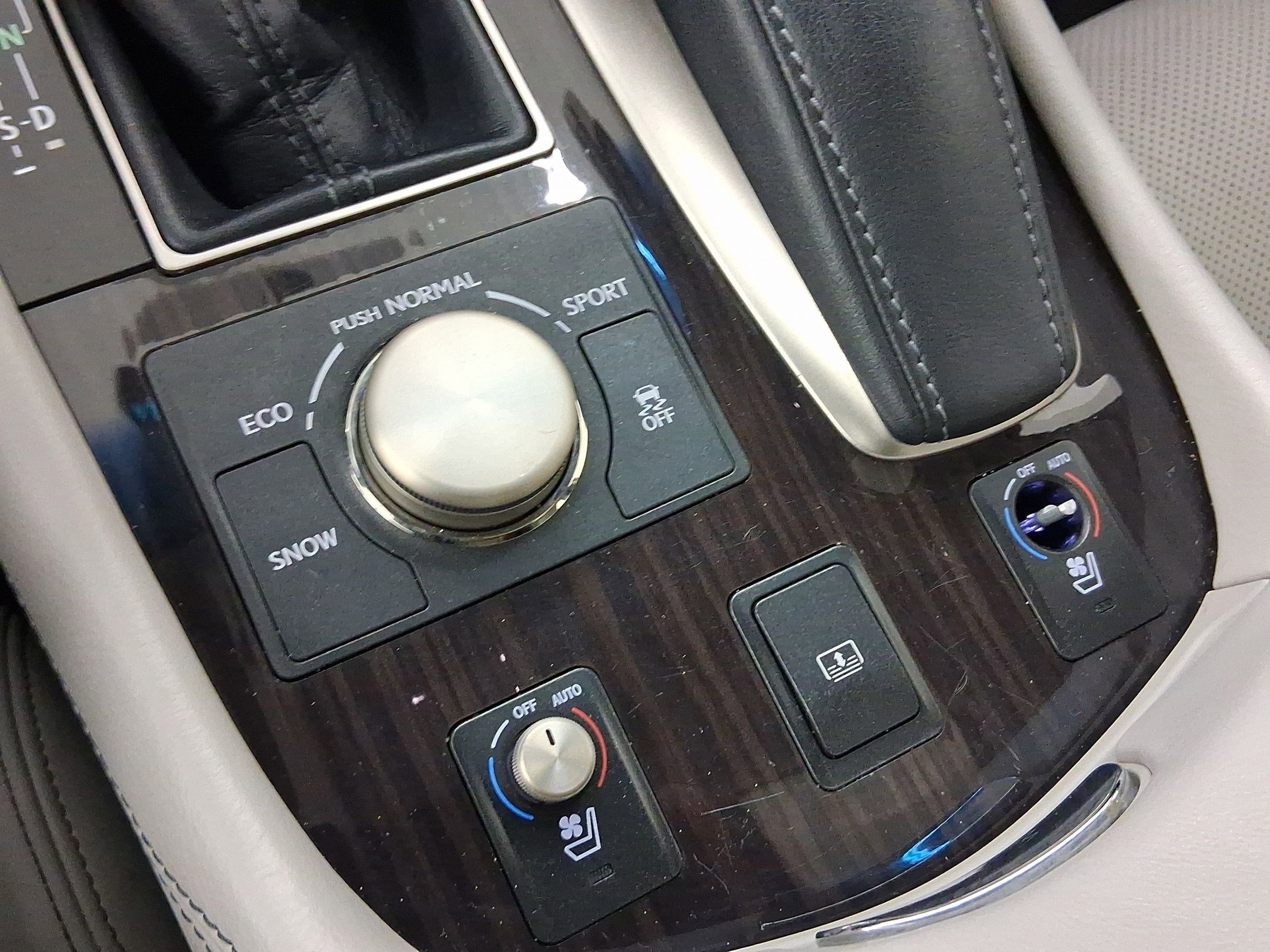 Used 2014 Lexus LS 460 image 29