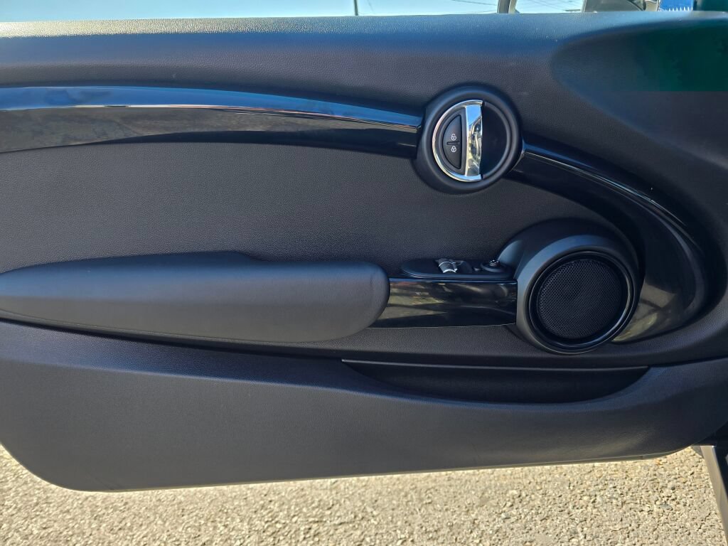 Used 2019 MINI Cooper 2-Door Hardtop FWD image 16