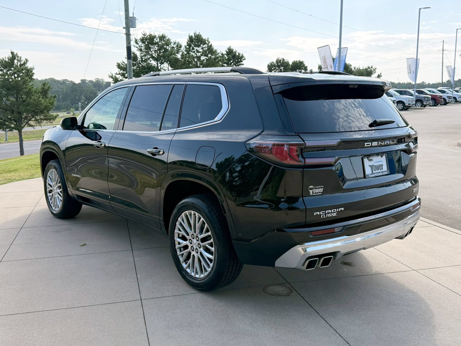 Used 2024 GMC Acadia Denali w/ Super Cruise Package FWD image 4