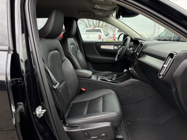 Used 2021 Volvo XC40 T5 Momentum image 17