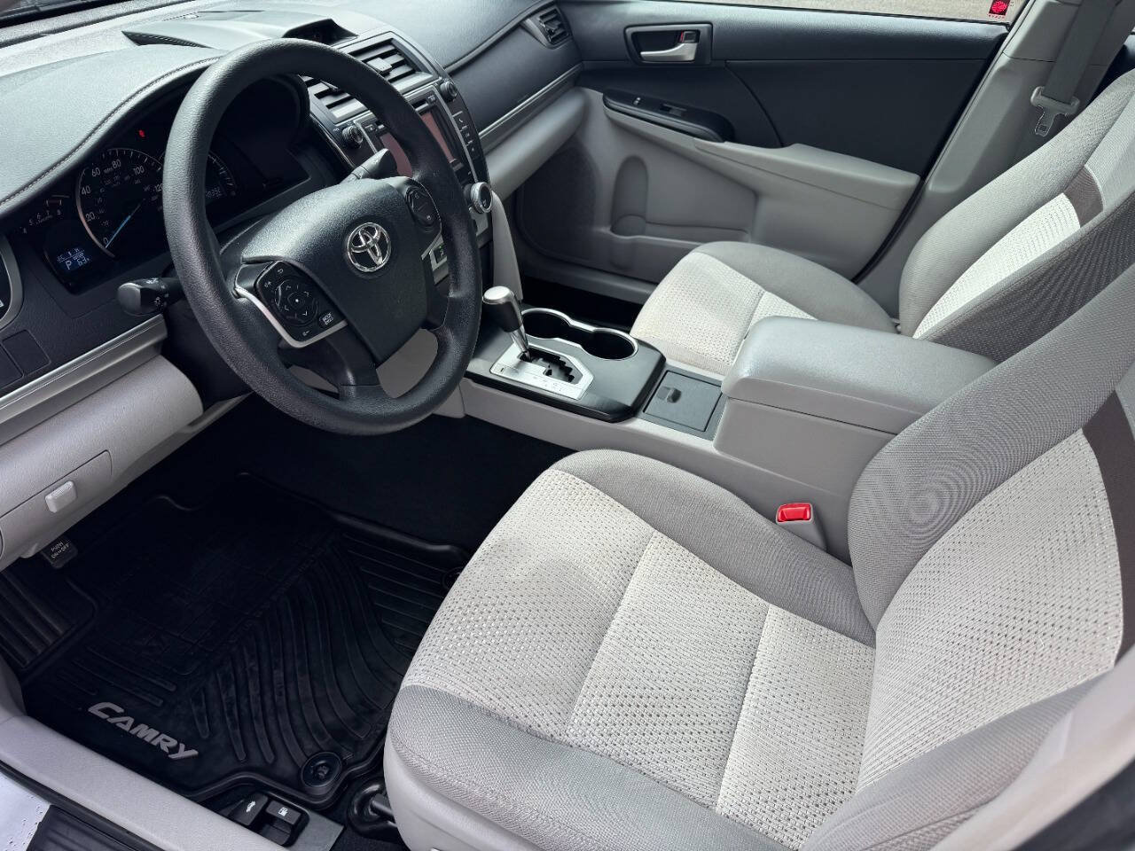 Used 2013 Toyota Camry LE FWD image 14