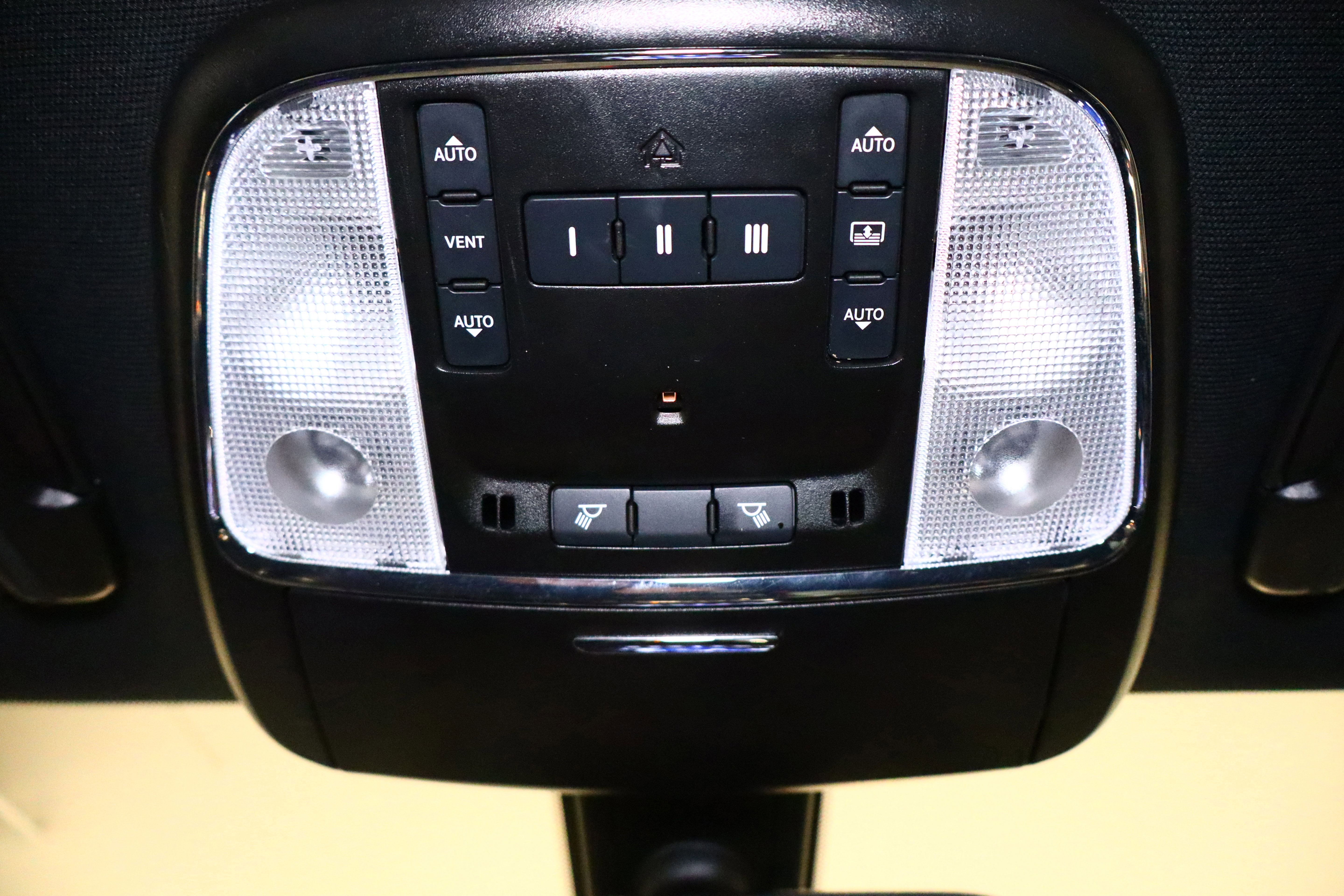 Used 2023 Chrysler 300 S image 39