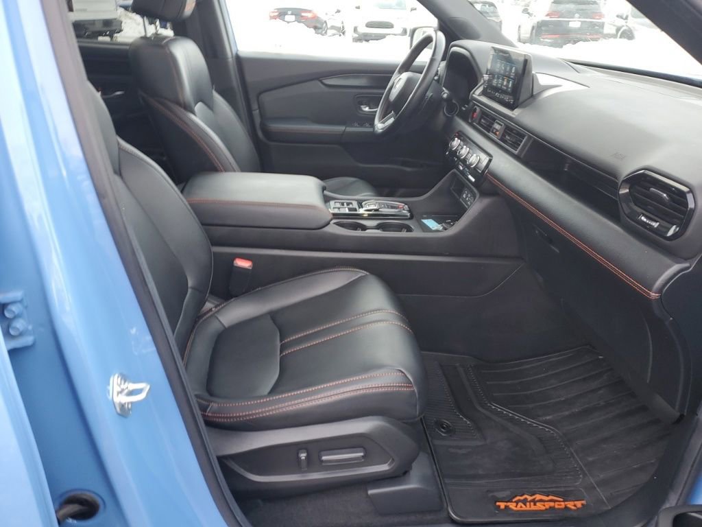 Used 2025 Honda Pilot TrailSport image 30
