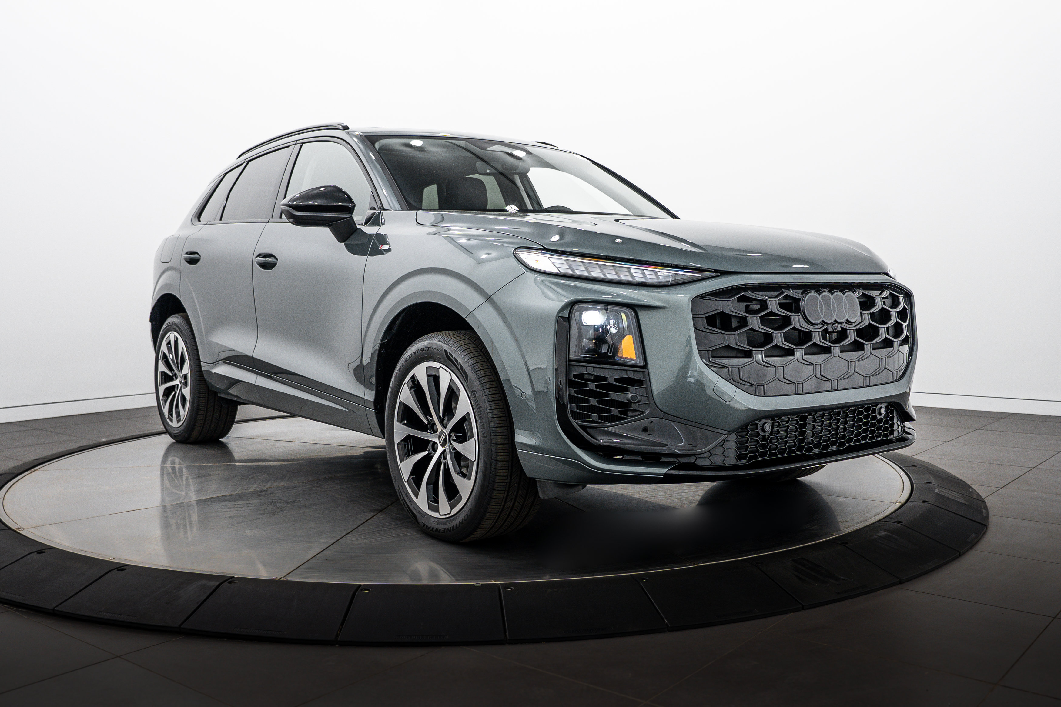 New 2026 Audi Q3 quattro 2.0T AWD/4WD image 2
