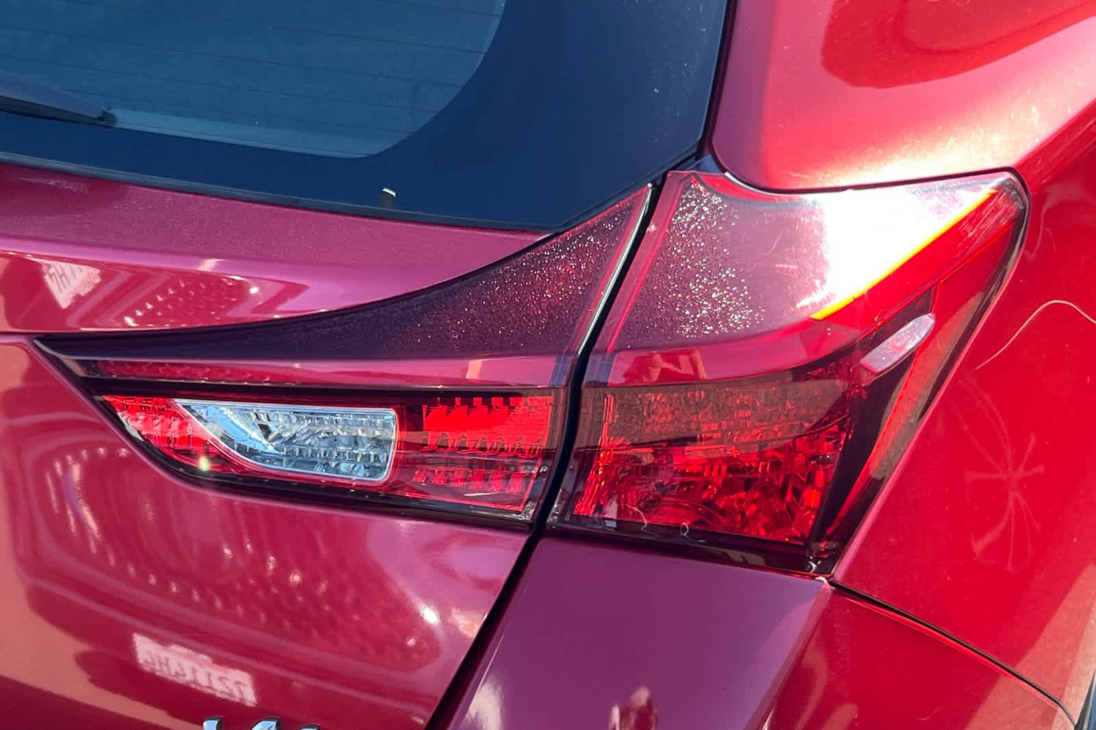 Used 2018 Toyota Corolla iM w/ Carpet Mat Package (TMS) FWD image 18
