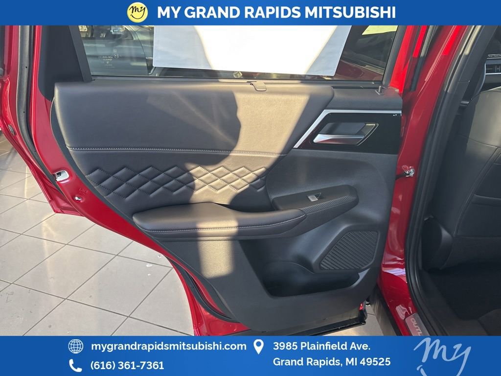 New 2025 Mitsubishi Outlander SEL Black Edition image 10