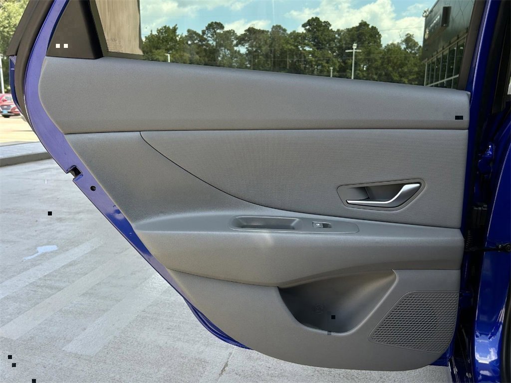 Used 2024 Hyundai Elantra SEL w/ Convenience Package image 23