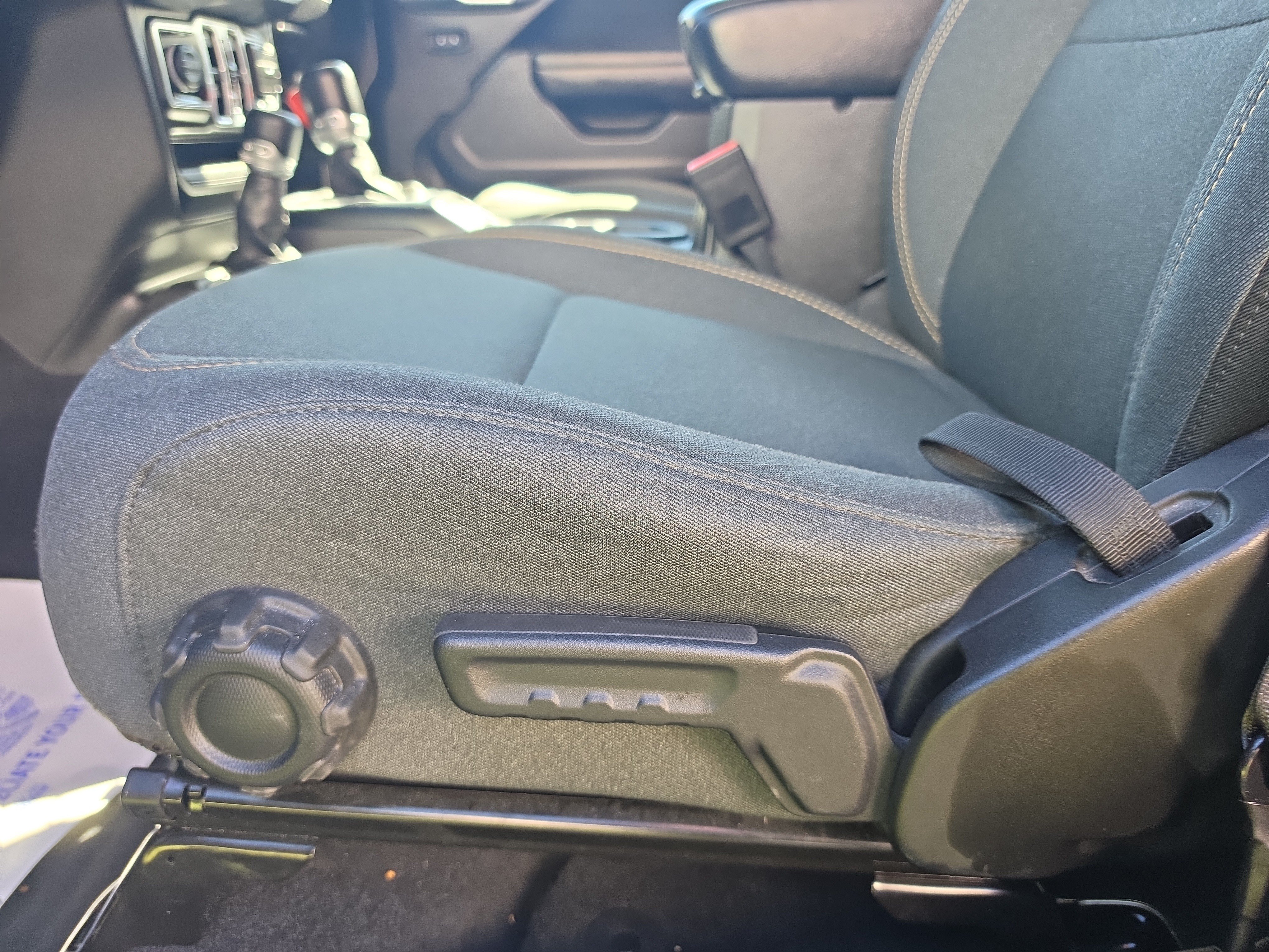 Used 2024 Jeep Wrangler Unlimited w/ Convenience Group AWD/4WD image 14