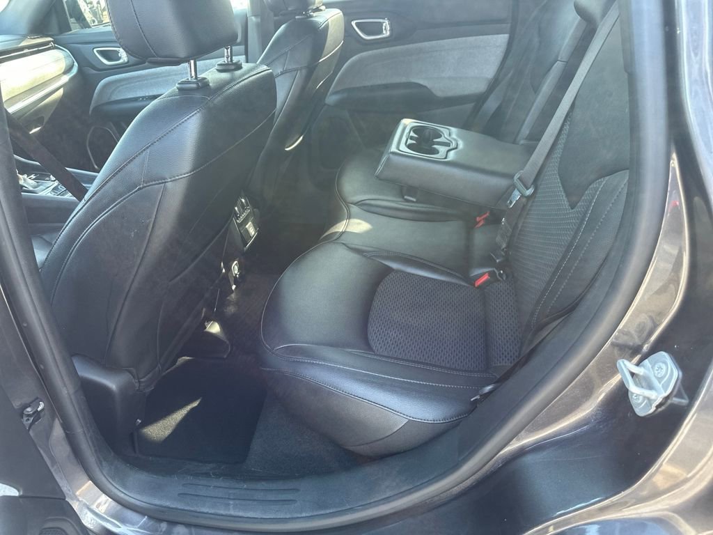 Used 2024 Jeep Compass Latitude image 34