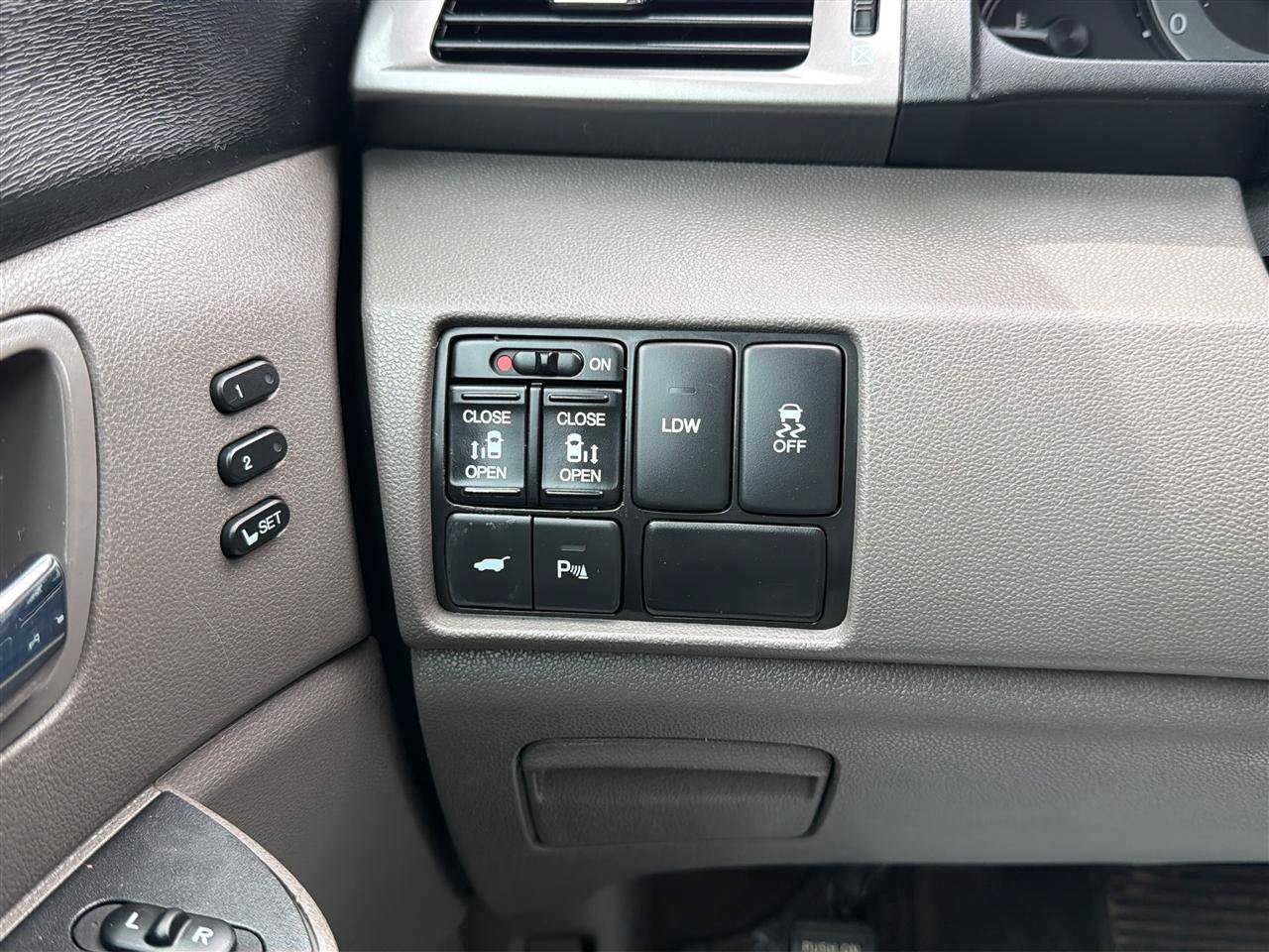 Used 2016 Honda Odyssey Touring Elite image 26