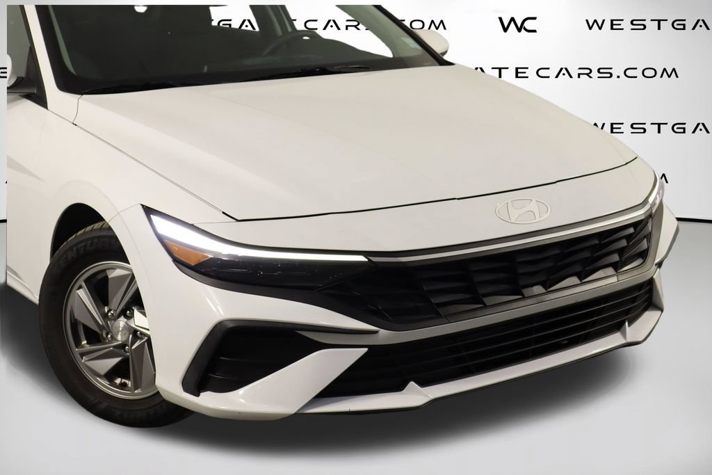 Used 2025 Hyundai Elantra SE FWD image 41