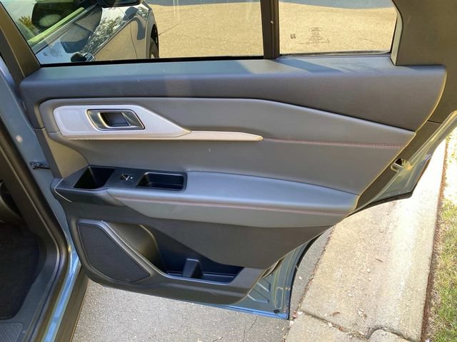 Used 2025 Ford Explorer Active RWD image 34