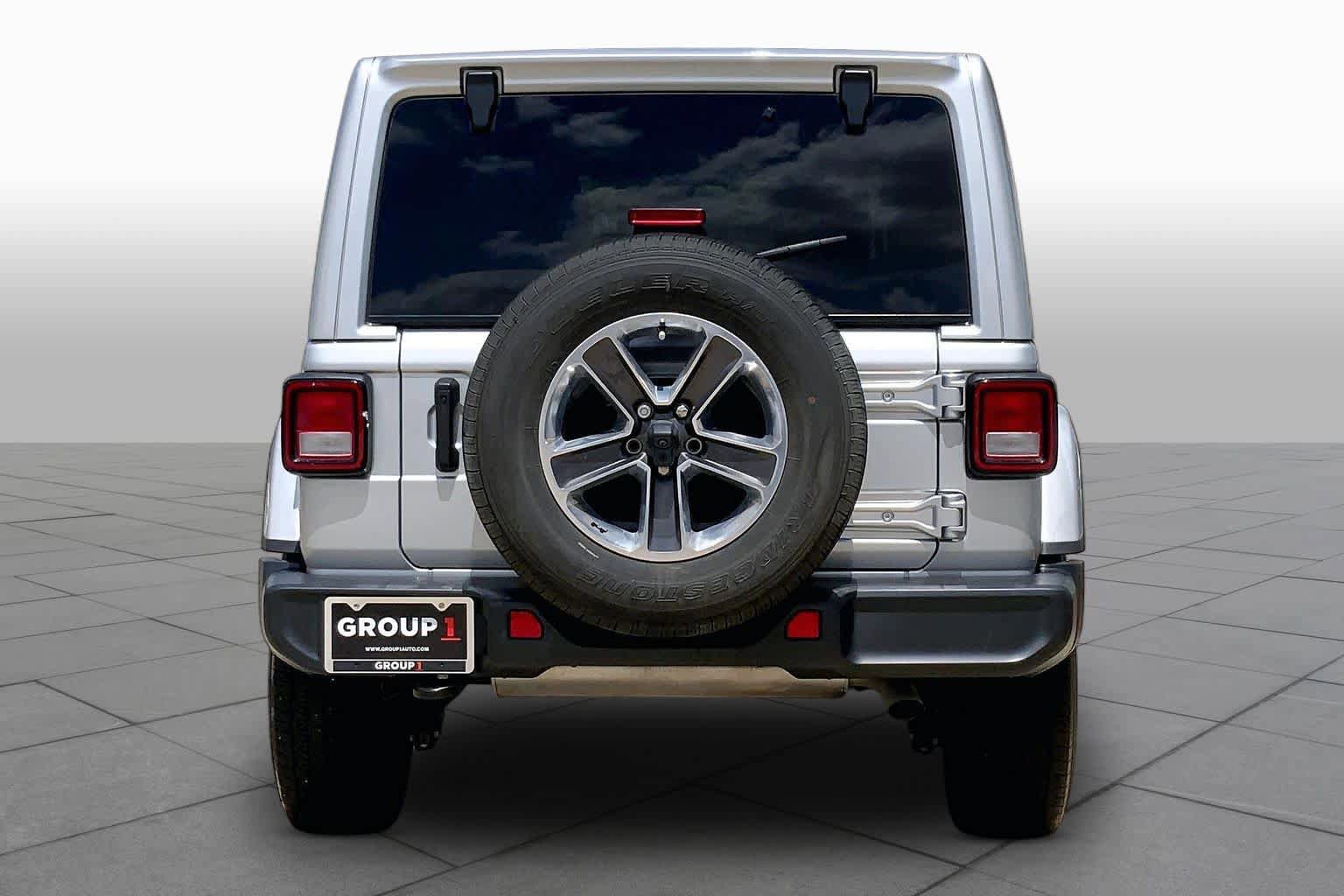 Used 2022 Jeep Wrangler Unlimited Sahara AWD/4WD image 5