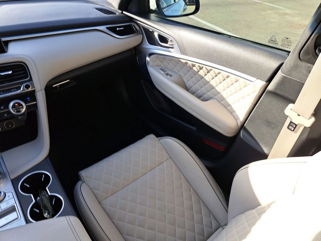 Used 2022 Genesis G70 3.3T image 17