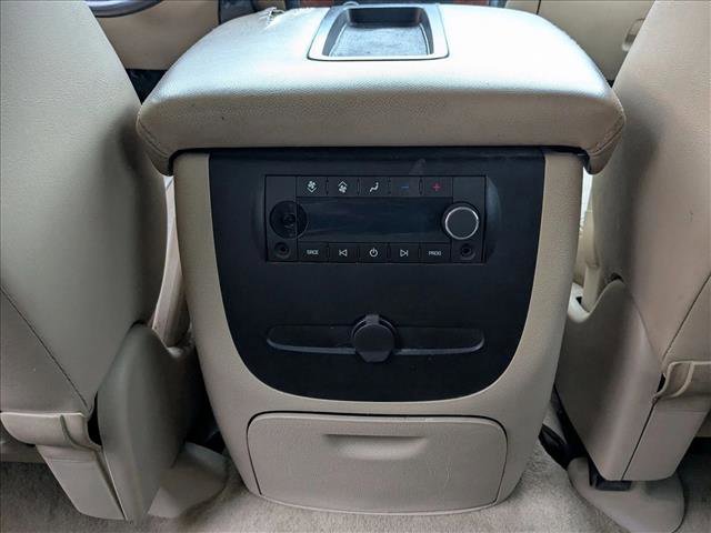 Used 2008 Chevrolet Suburban LT image 16