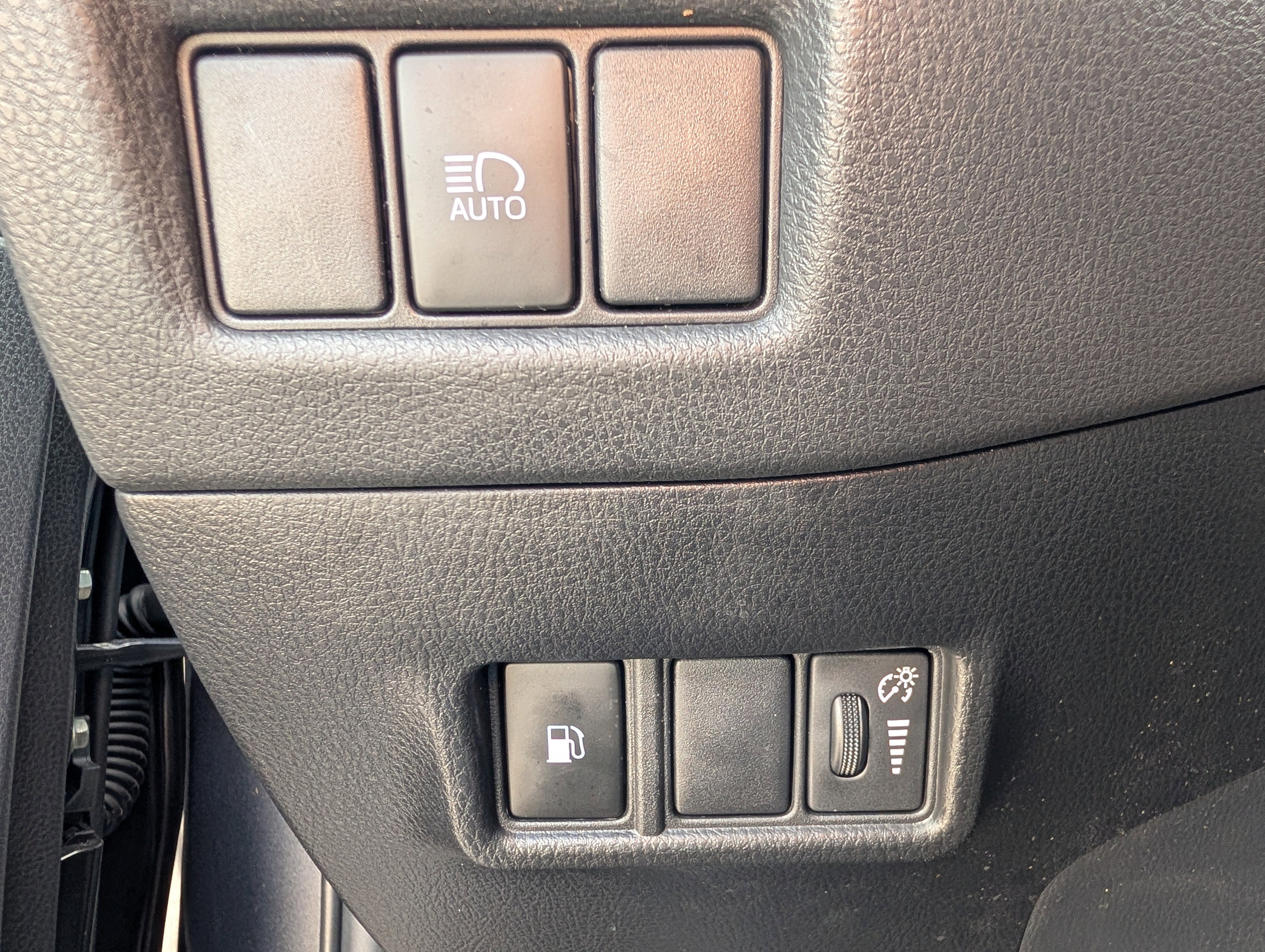 Used 2021 Toyota C-HR LE FWD image 30