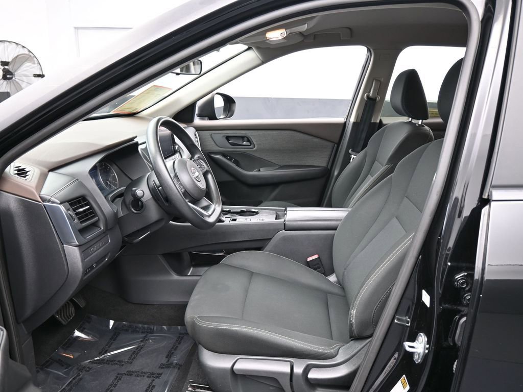 Used 2023 Nissan Rogue S image 11