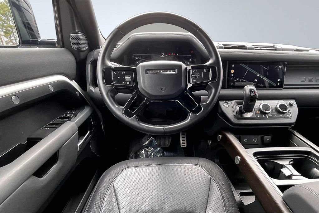 Used 2023 Land Rover Defender 110 X-Dynamic SE image 4