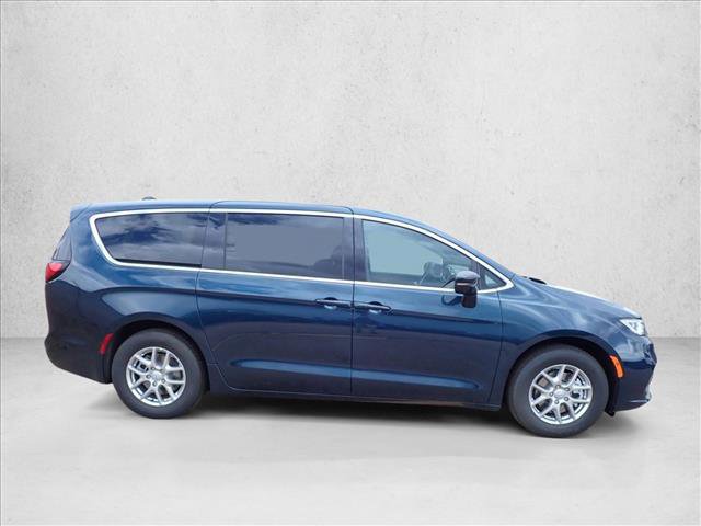 New 2025 Chrysler Pacifica Select FWD image 5