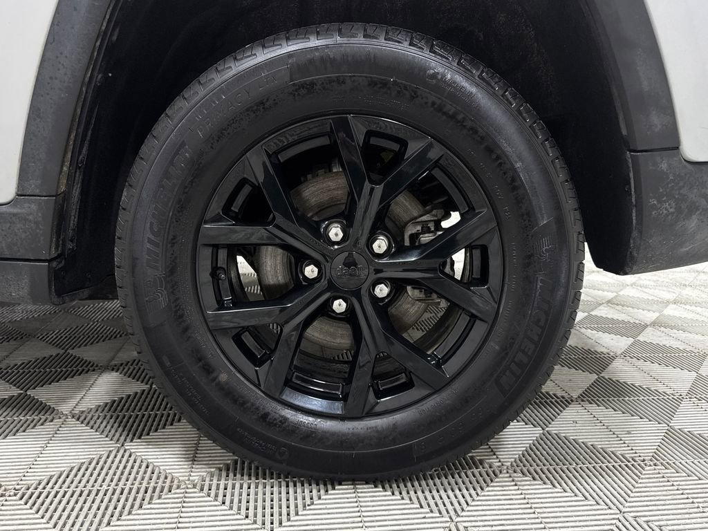 Used 2025 Jeep Grand Cherokee Altitude image 52