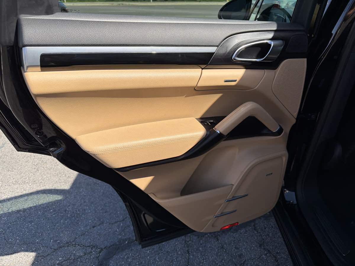 Used 2018 Porsche Cayenne Platinum Edition AWD/4WD image 13