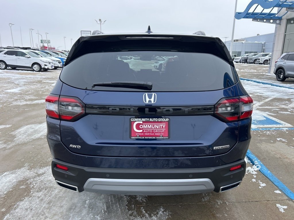 New 2025 Honda Pilot Touring image 11