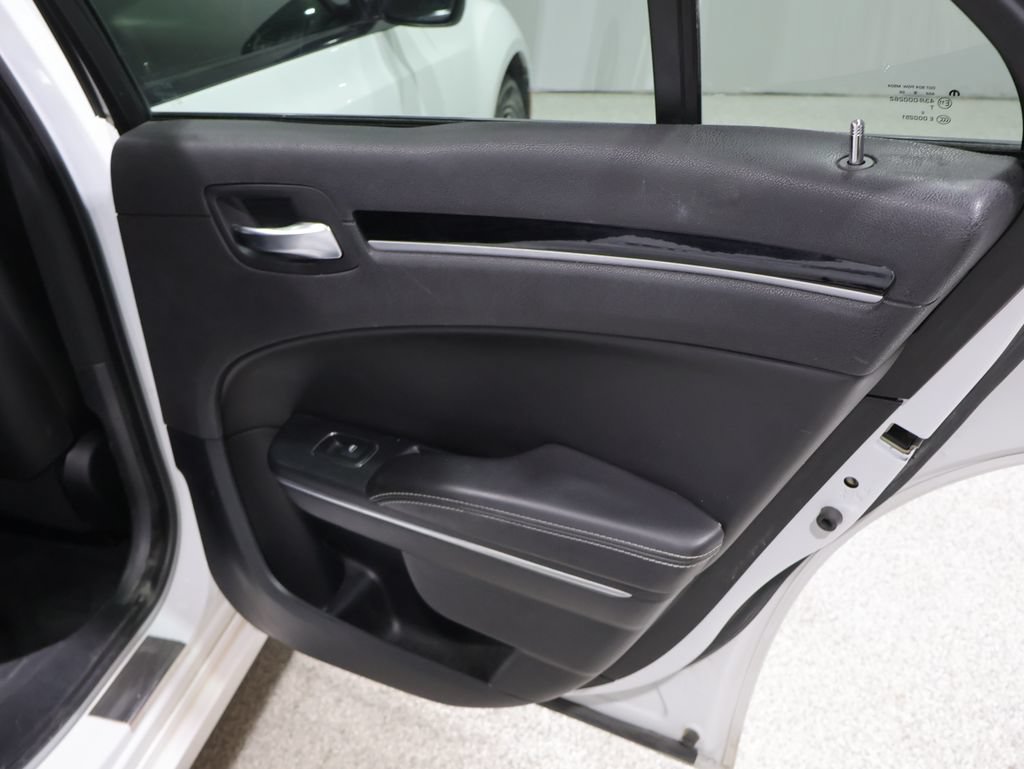 Used 2018 Chrysler 300 S AWD/4WD image 22