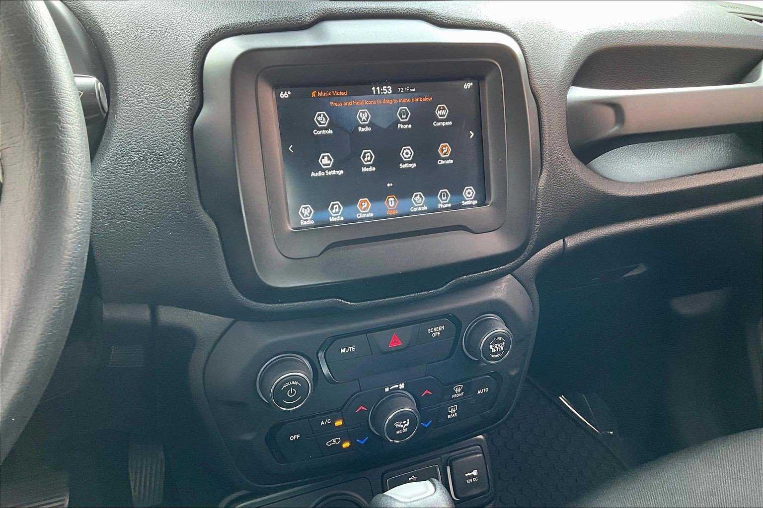 Used 2019 Jeep Renegade Latitude w/ Cold Weather Group AWD/4WD image 9