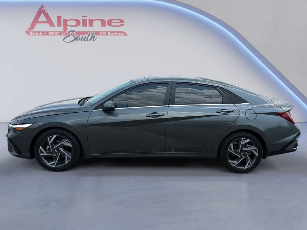 Used 2024 Hyundai Elantra SEL w/ Convenience Package FWD image 2